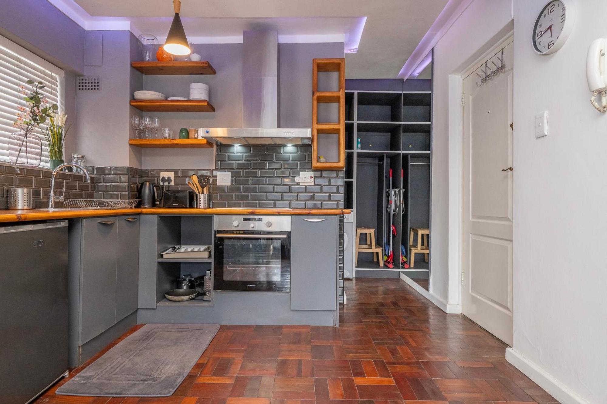 Apartment Cozy Bachelor Pad